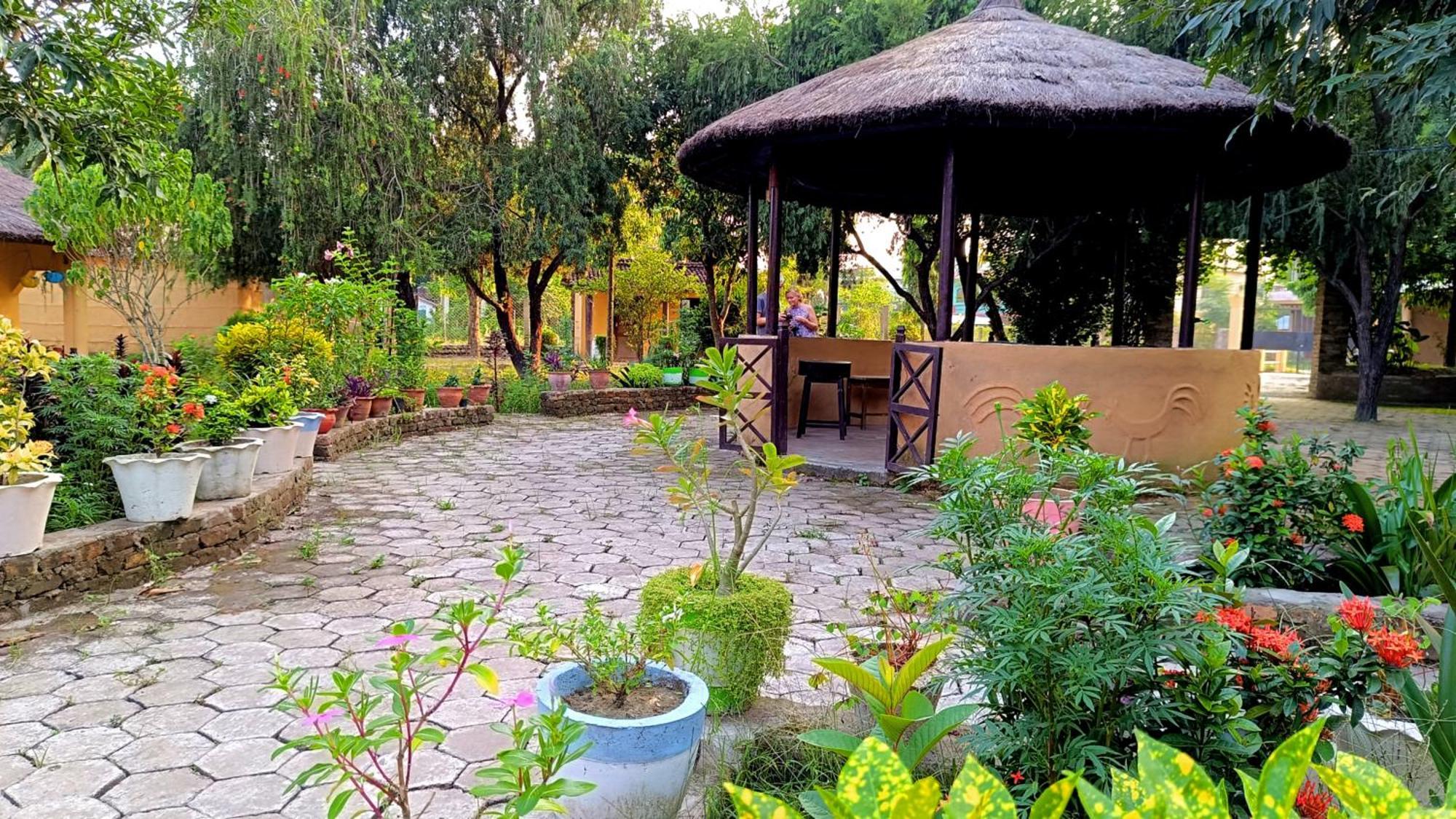 Mr. B'S Place Bardiya Εξωτερικό φωτογραφία