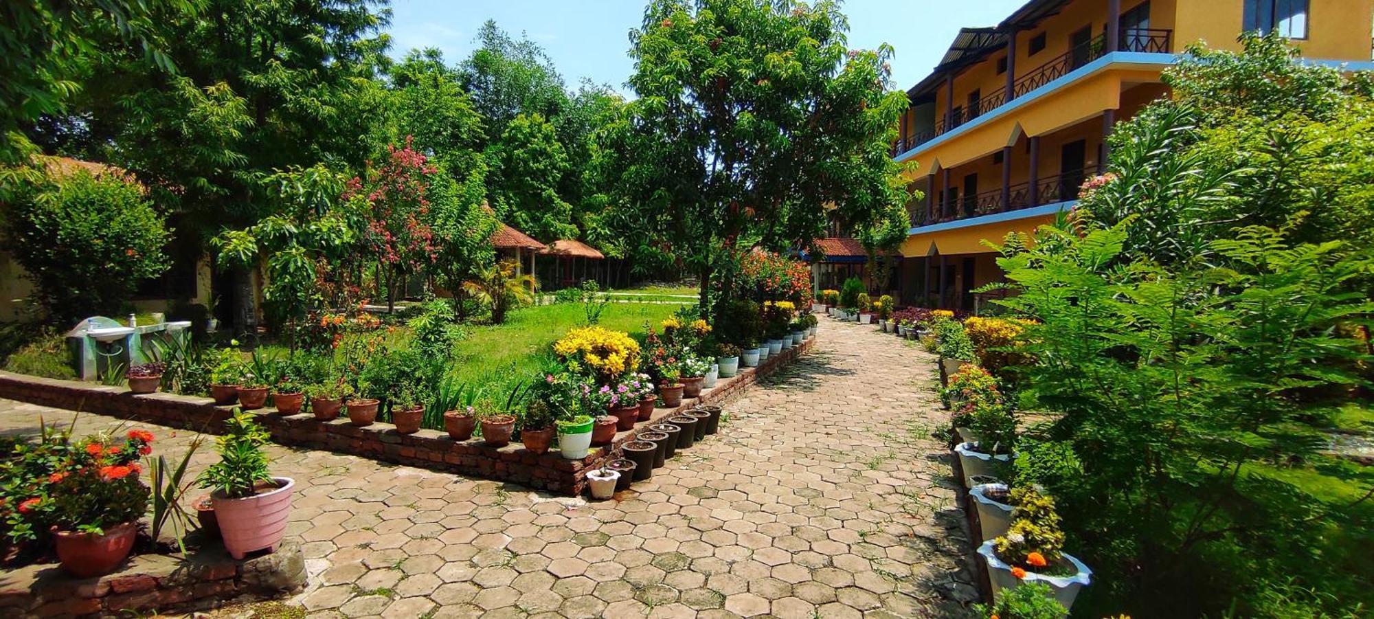 Mr. B'S Place Bardiya Εξωτερικό φωτογραφία